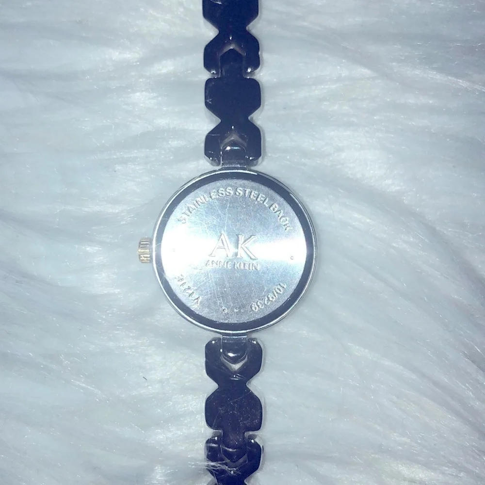 ✨ ANNE KLEIN GOLD AND SILVER LADIES WATCH✨ GENTLY WORN - Picture 5 of 6